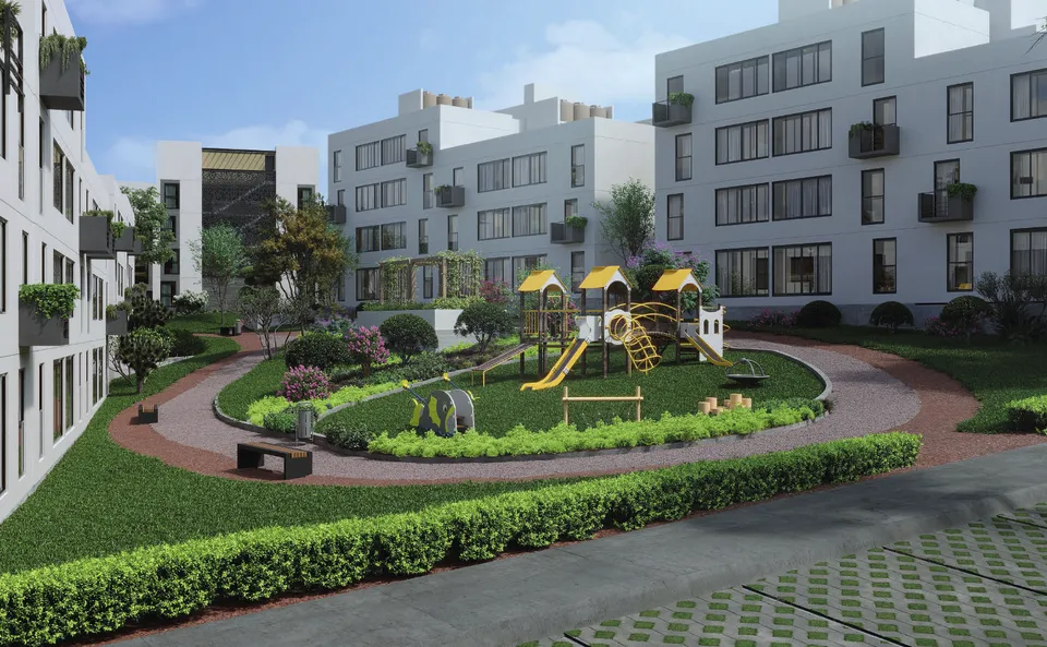 Patio central con juegos infantiles en Torres Castillejo
